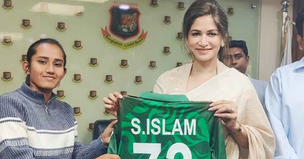 নারী অনূর্ধ্ব-১৯ দলের সঙ্গে সৌজন্য সাক্ষাৎ ও শুভেচ্ছা বিনিময় করলেন রুবাবা দৌলা