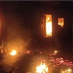 প্রেমিককে কুপিয়ে জখম, ক্ষোভে প্রেমিকার স্বজনদের বাড়িতে আগুন