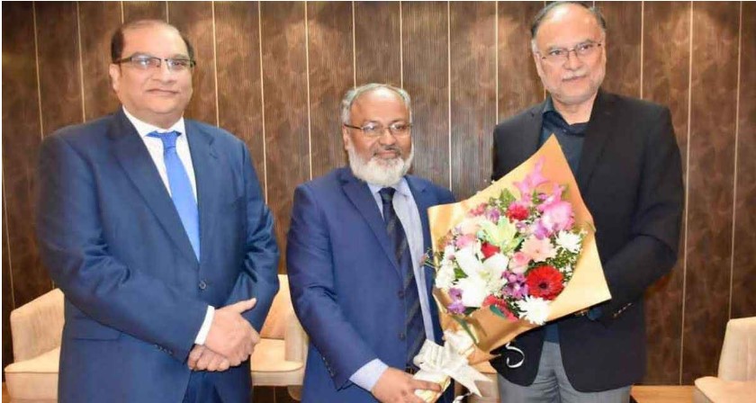 শপথ অনুষ্ঠানে যোগ দিতে ঢাকায় পাকিস্তানের মন্ত্রী আহসান ইকবাল