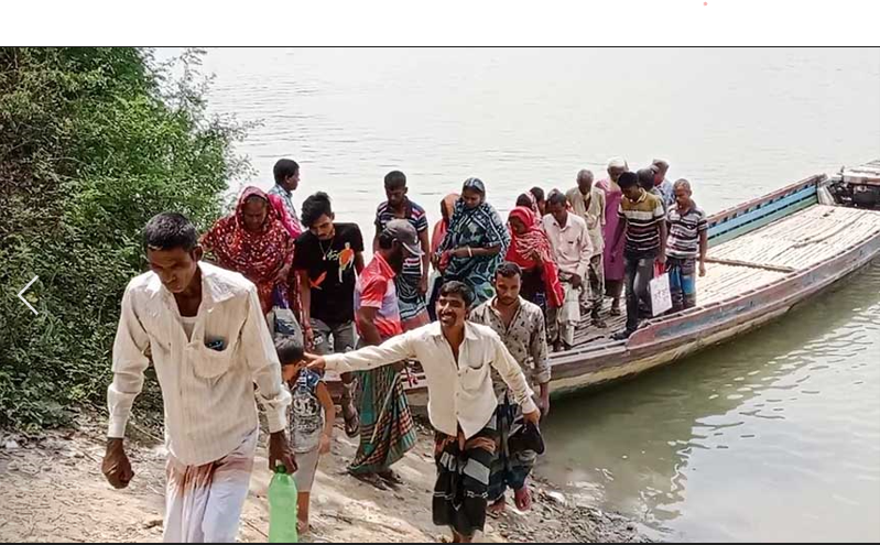 আত্রাইয়ে খেয়া ঘাটে দুই টাকার টোল ১৫ টাকা