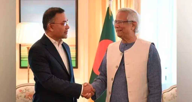 তারেক রহমানের পক্ষ থেকে প্রধান উপদেষ্টাকে ফুলেল শুভেচ্ছা