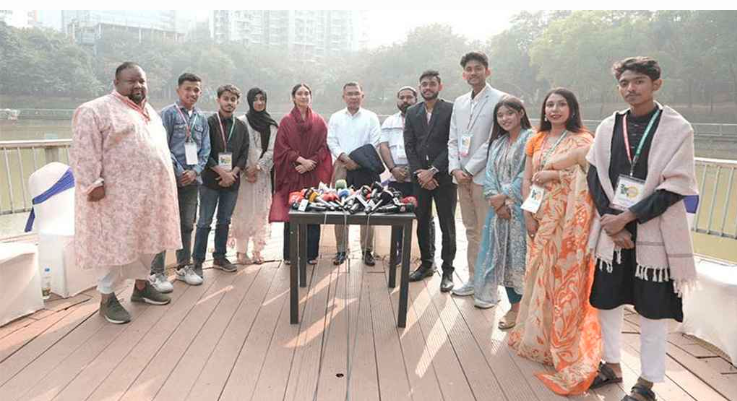 শিক্ষায় বইয়ের পাশাপাশি খেলাধুলা ও আর্ট-কালচার অন্তর্ভুক্ত করতে চান তারেক রহমান