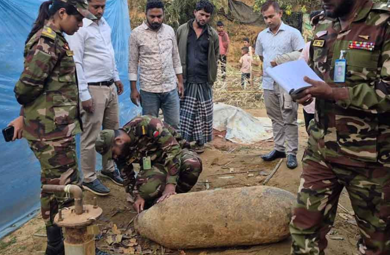 শক্তিশালী বোমার ওপর দেড় দশক ধরে চলছিল কাপড় ধোয়ার কাজ