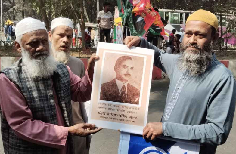 শ্রবণ প্রতিবন্ধী থেকে সাধারণ মানুষ: তারেককে ভালোবেসে সমাবেশে এসেছি