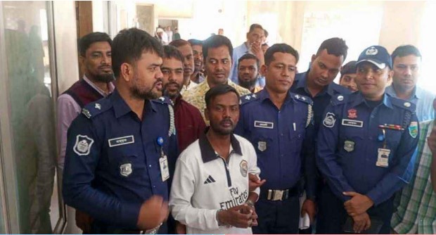 হিরো আলমকে যে অভিযোগের কারণে ধাওয়া করে গ্রেপ্তার করা হয়