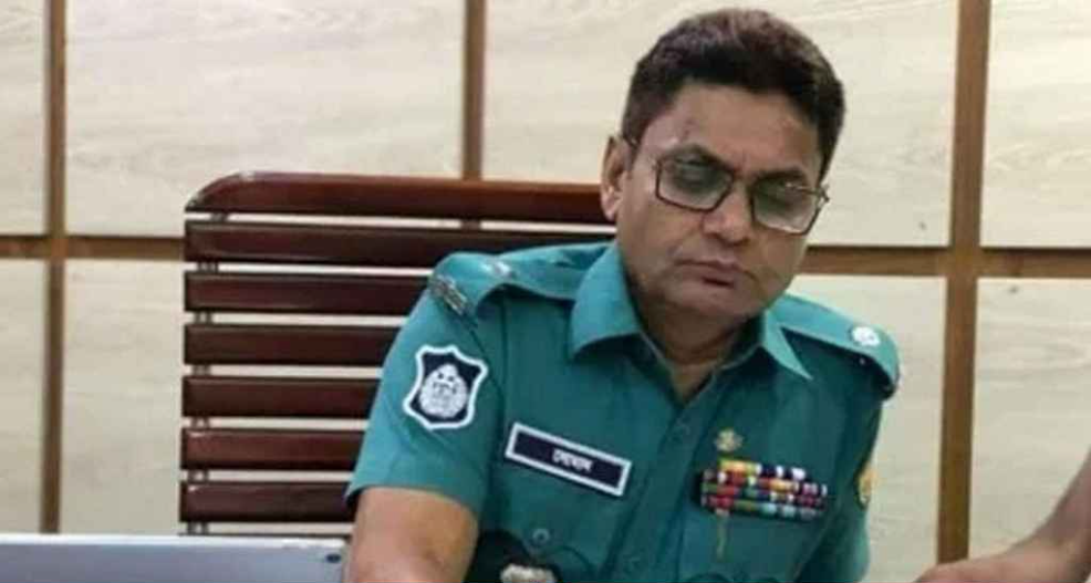 পুলিশের সাবেক অতিরিক্ত উপ-কমিশনার (এডিসি) এসএম শিবলী নোমানের বিদেশ গমনে নিষেধাজ্ঞা দিয়েছেন আদালত।