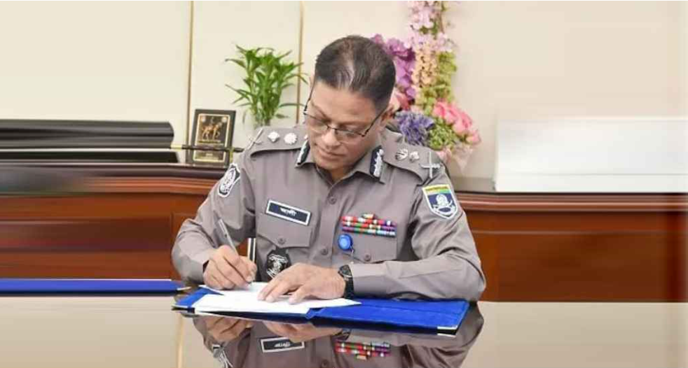 নবনিযুক্ত আইজিপি আলী হোসেন ফকির দায়িত্বভার গ্রহণ করলেন