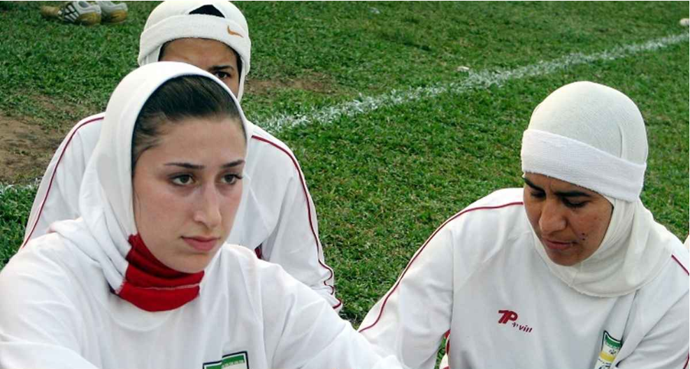 যুদ্ধের ছায়ায় ইরানী নারীদের এক নতুন লড়াই