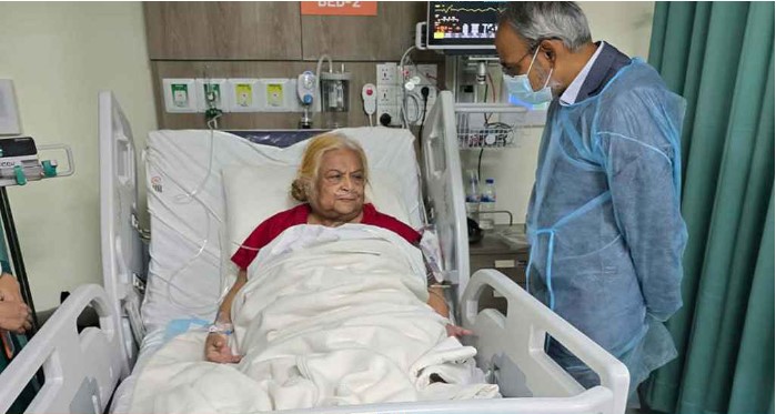 সেলিমা রহমানকে দেখতে হাসপাতালে উপস্থিত হলেন ডা. রফিক