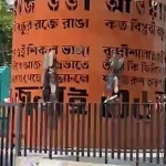 শাহবাগের জুলাই স্মৃতিস্তম্ভে জুতার মালা ঝুলানোকে ঘিরে উত্তেজনা, তদন্তের দাবি!