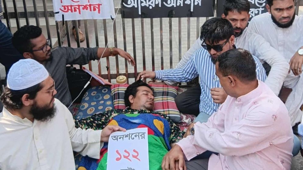 ৫২২ ঘণ্টা অনশন করেও লাভ নেই— তারেককে ইসি সচিবের স্পষ্ট বার্তা