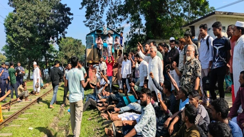 মনোনয়ন না পেয়ে হিরণের সমর্থকের ট্রেন অবরোধ, হরতালের হুমকি