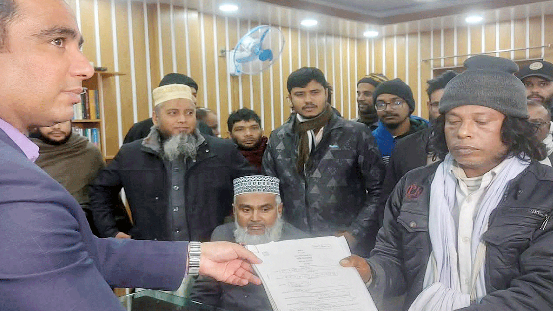 নৈশপ্রহরীর চাকরি থেকে ইস্তফা দিয়ে নির্বাচনে অংশগ্রহণের সিদ্ধান্ত খাইরুল ইসলামের