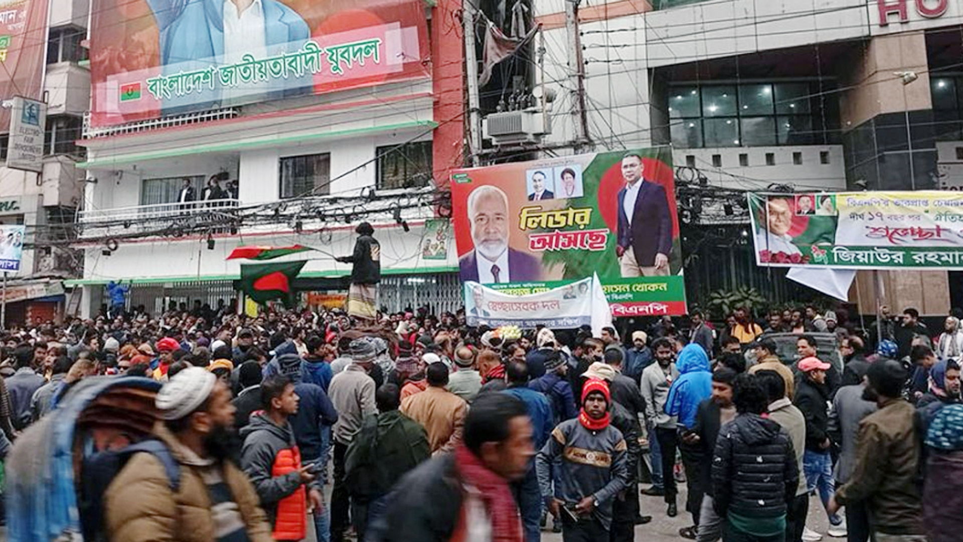 ১৭ বছর পর নয়াপল্টন কার্যালয়ে তারেক রহমানের আগমন
