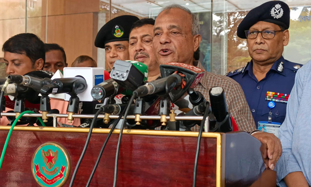 নেতাদের তেল দিও না, জনসেবায় থাকো: স্বরাষ্ট্র উপদেষ্টা