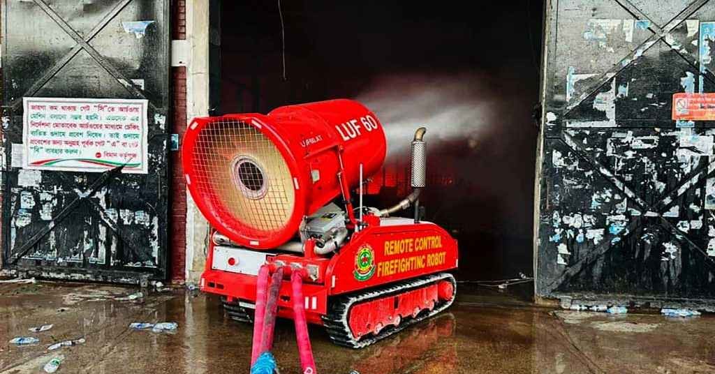 আগুন নিয়ন্ত্রণে রোবট নামাল ফায়ার সার্ভিস