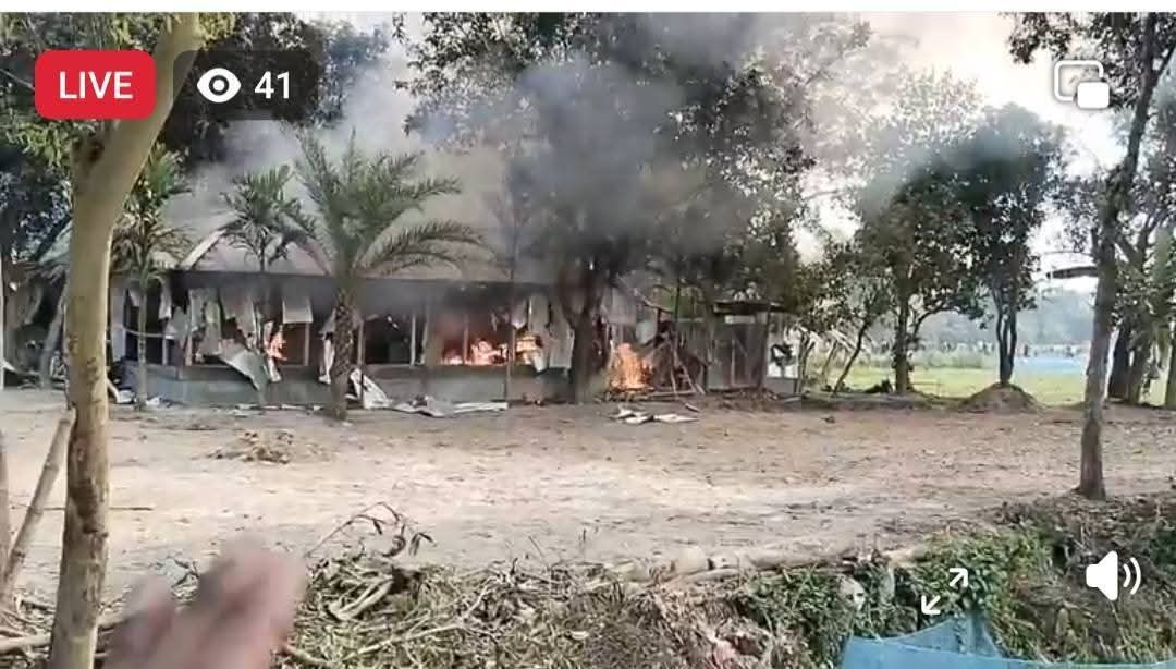 গুজব রটিয়ে হেযবুত তওহীদের বাড়িঘরে হামলা-ভাঙচুর-অগ্নিসংযোগ, আহত ২০, জিম্মি ২