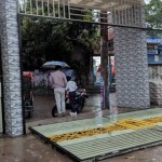 কালবৈশাখী ঝড়ে পটুয়াখালী কালেক্টরেট স্কুলের গেট ভেঙে পড়ে এক শিক্ষার্থী আহত